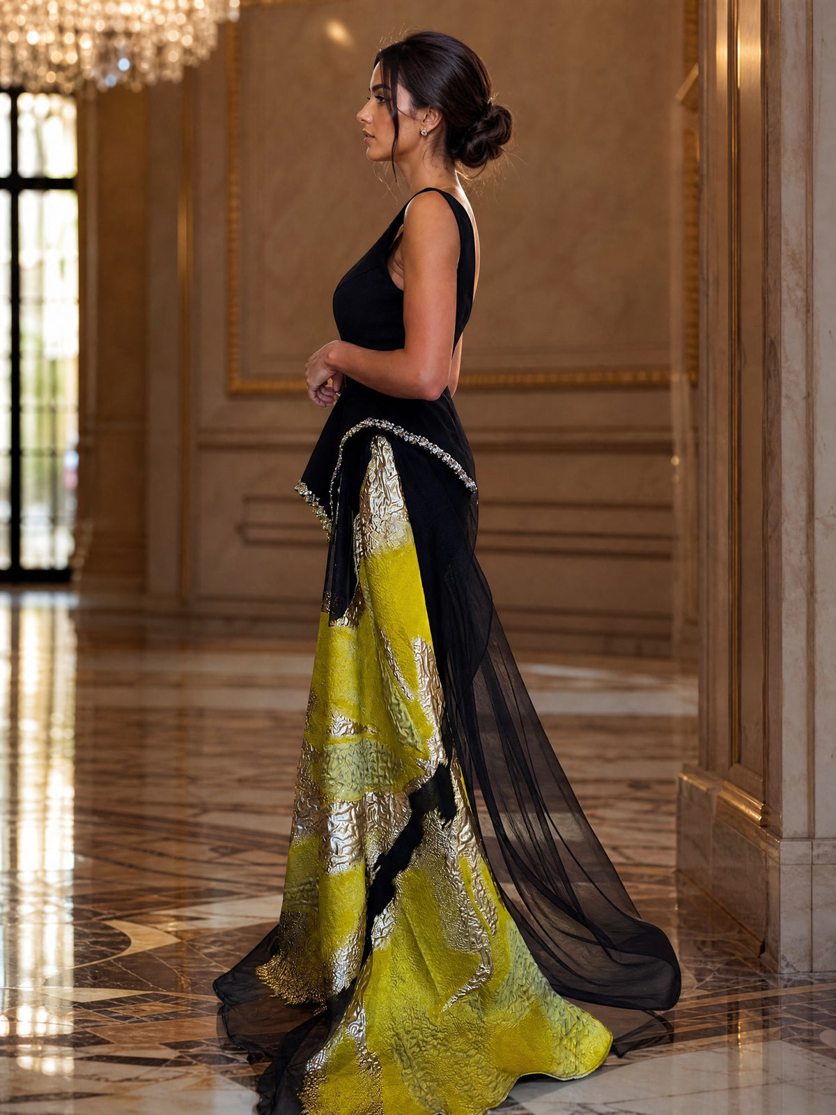 Rochie de Seară Neagră cu Trenă Laterală Aurie-Galbenă Statement - Cecile