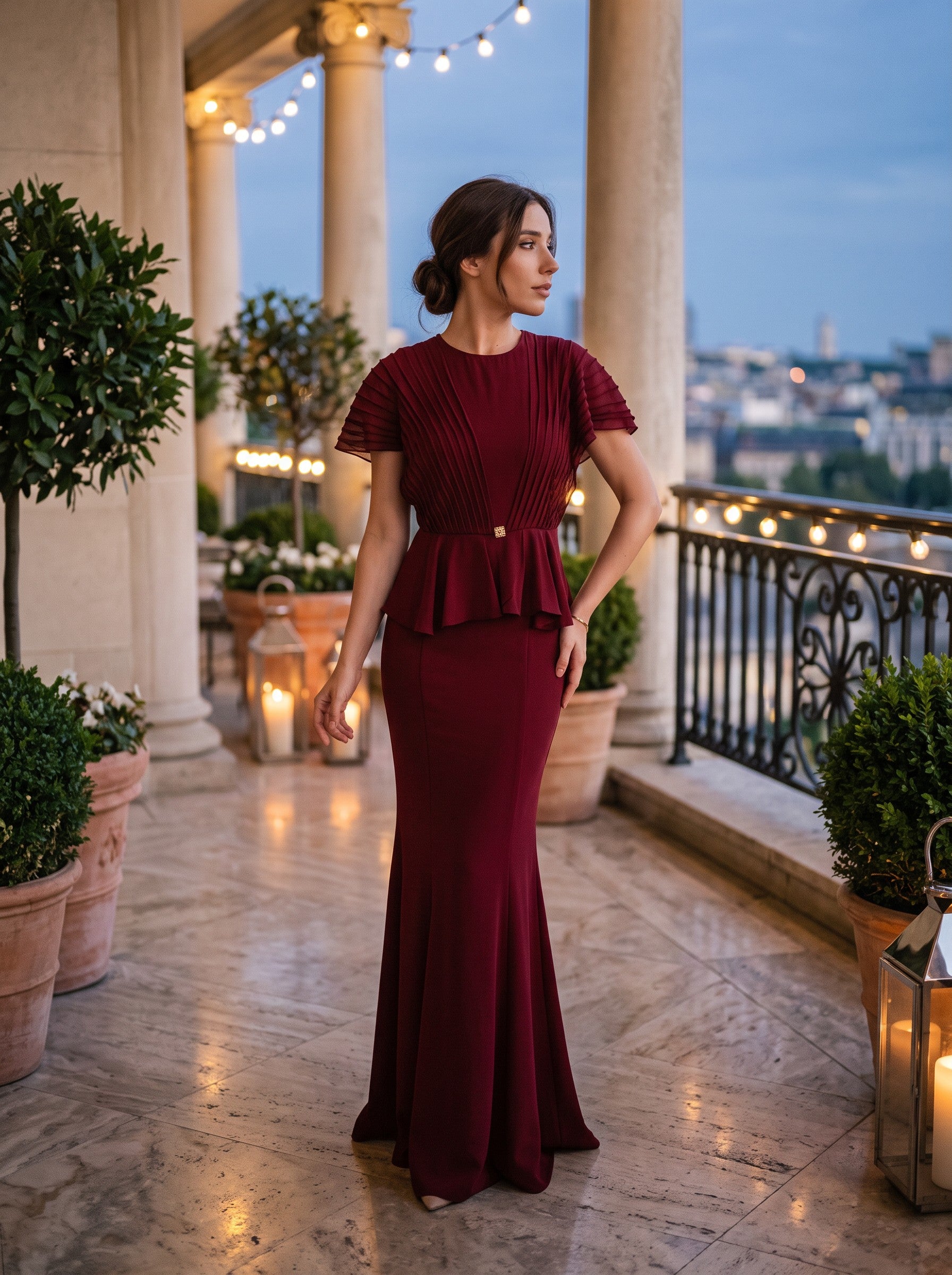 Rochie Lungă Eleganta Bordeaux cu Peplum și Mâneci Plisate – Grenat Nocturne