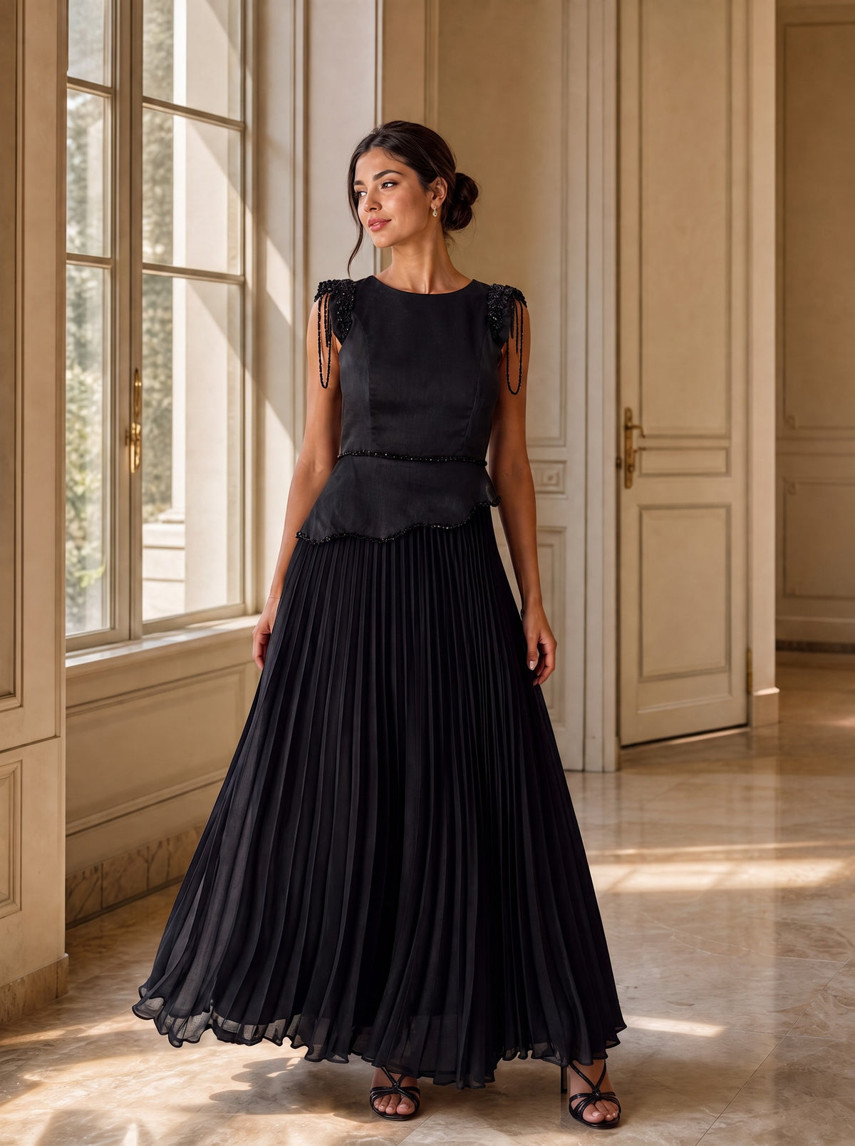 Rochie Lungă Neagra cu Lănțișoare Decorative și Fustă Plisată - Arlette Black