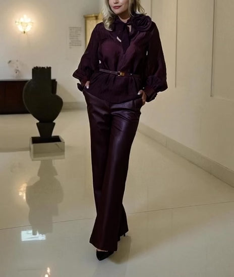 Încărcați videoclipul: Costum dama bordeaux - pantaloni piele - Serenity